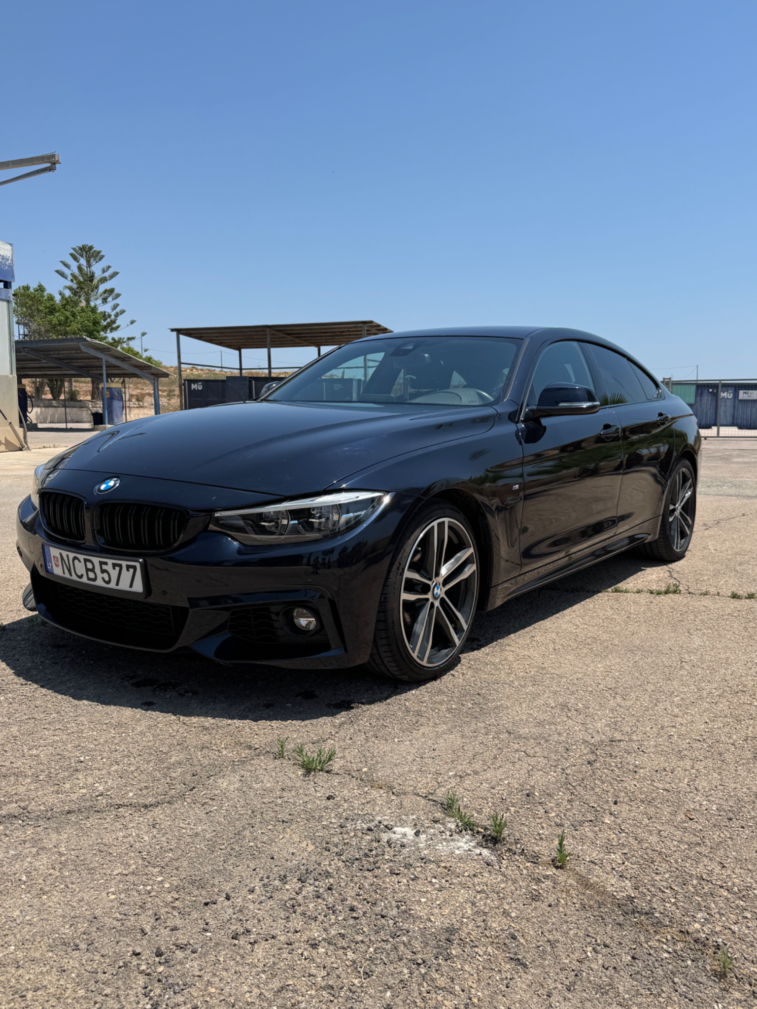 BMW 4 Series 2018 - front-left photo 1