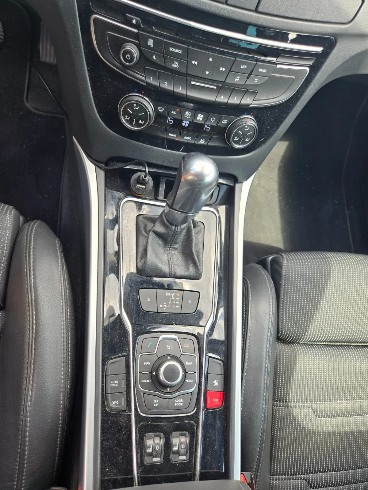 Peugeot 508 2016 - dashboard photo 5