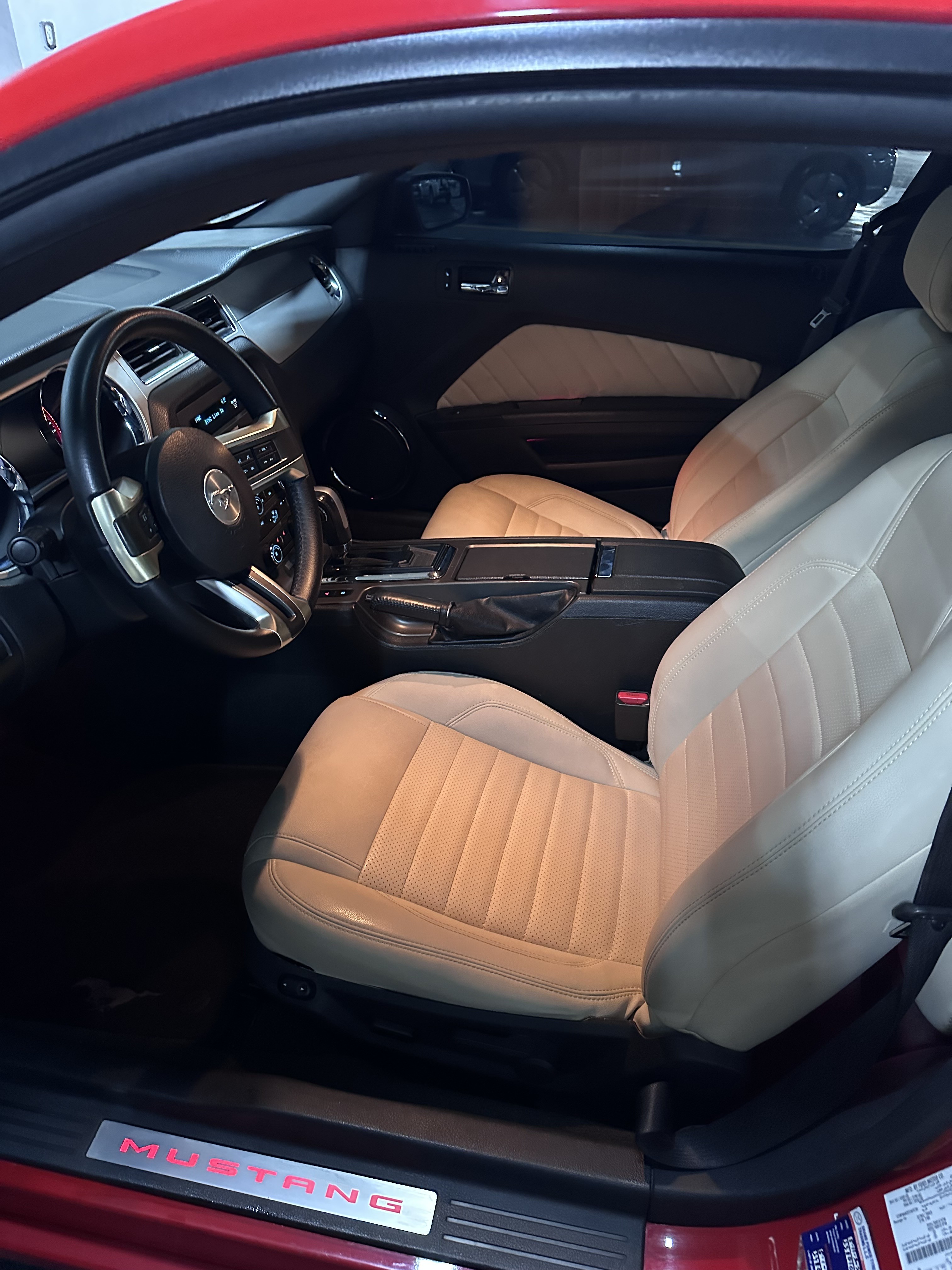 Ford Mustang 2014 - driver-seat photo 4
