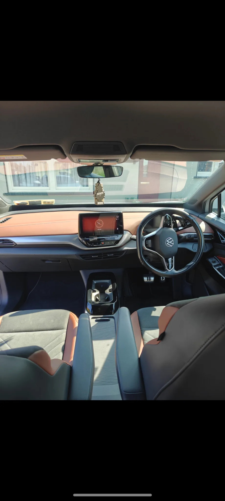 Volkswagen ID.4 2022 - dashboard photo 2