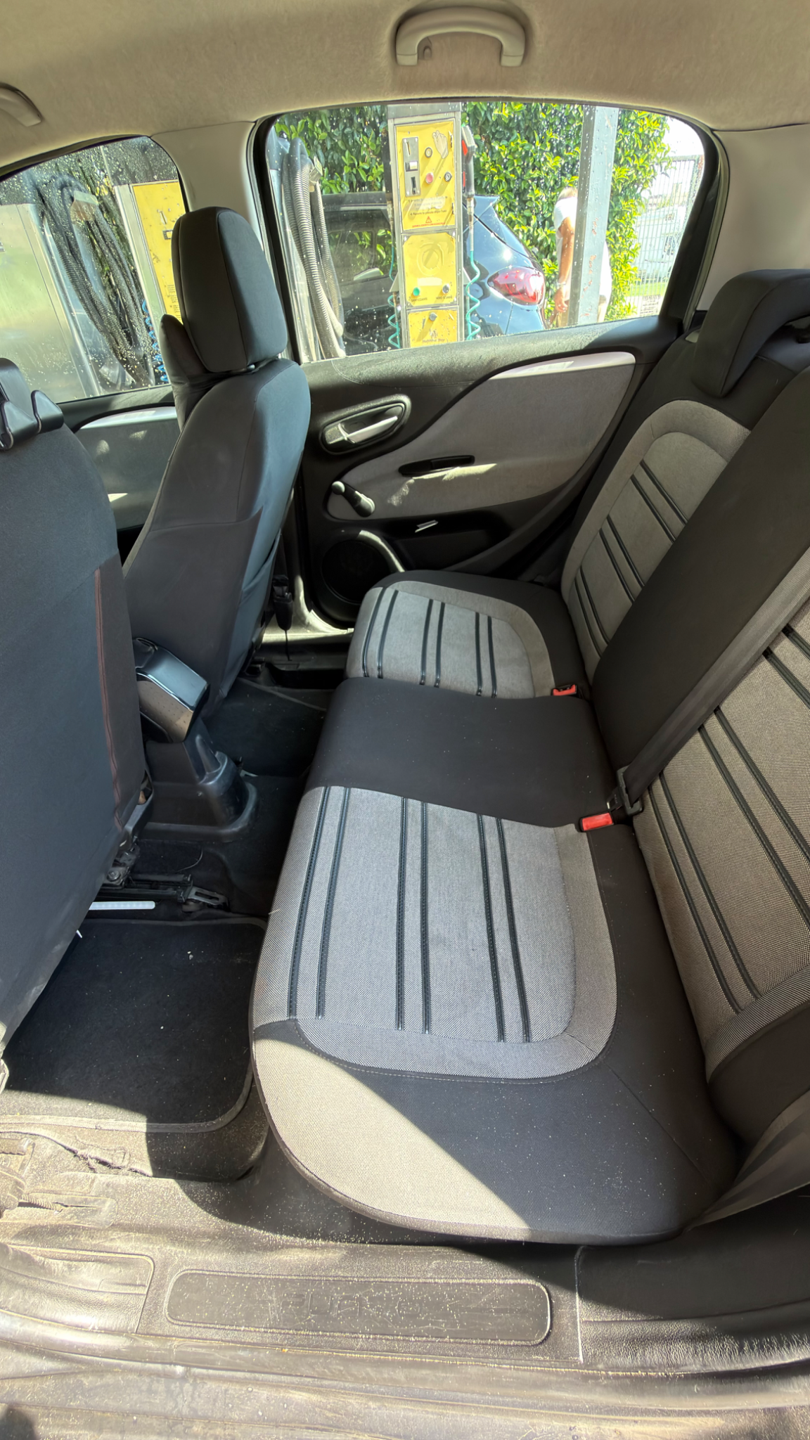 Fiat Punto 2010 - rear-seats photo 3