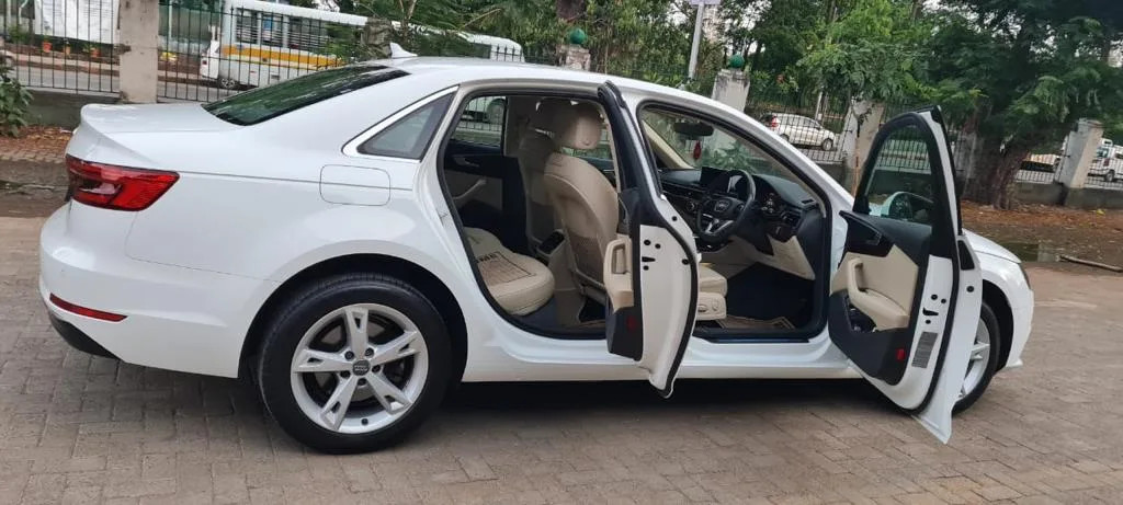 Audi A4 2017 - right-side photo 2