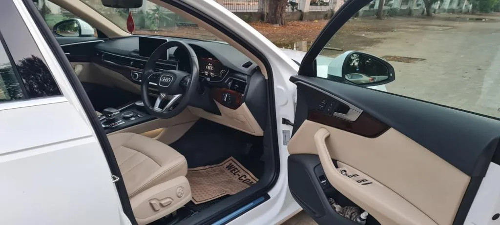 Audi A4 2017 - driver-seat photo 5