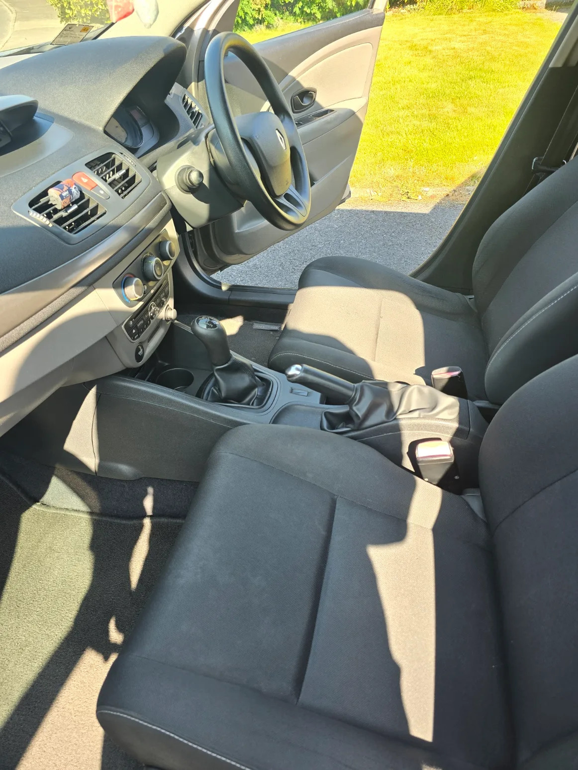 Renault Megane 2009 - front-passenger photo 4