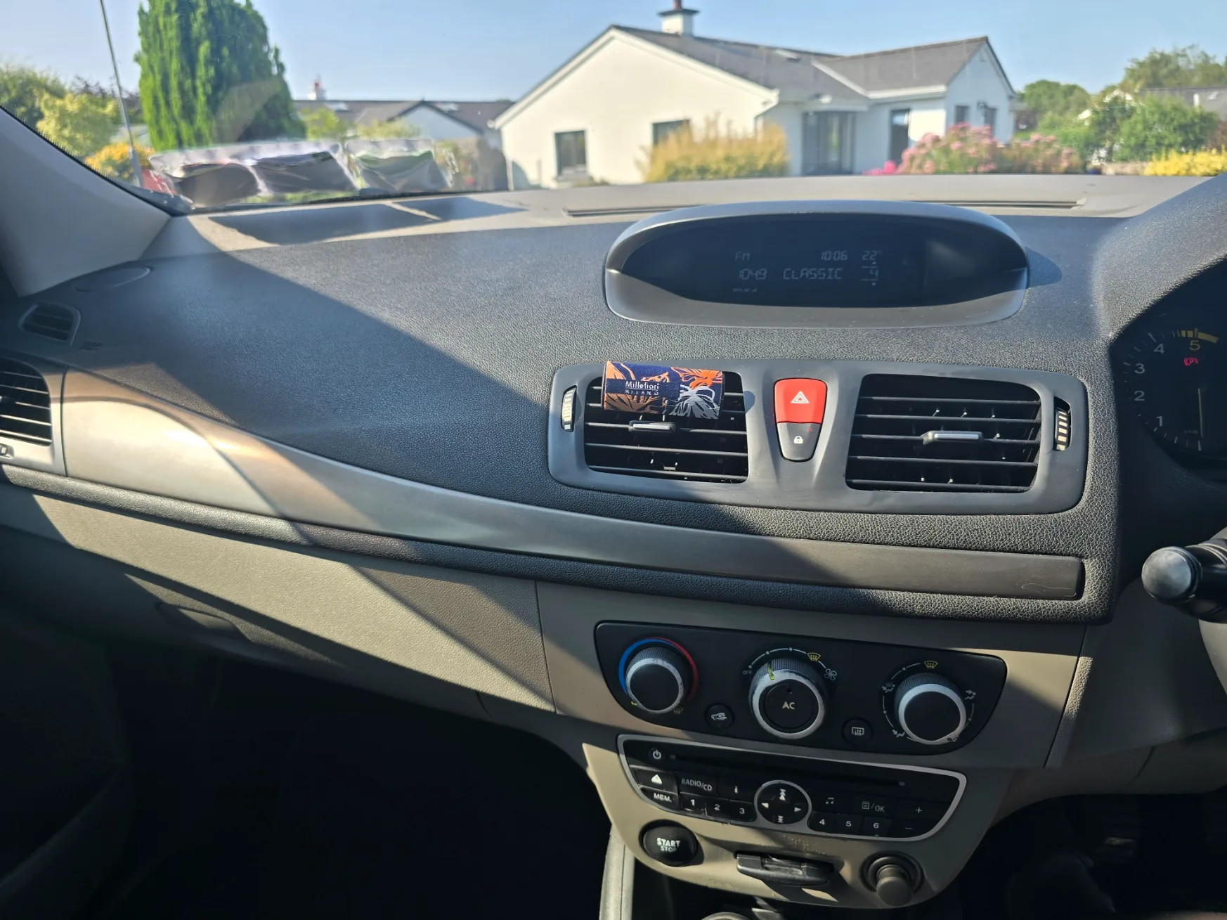Renault Megane 2009 - dashboard photo 5