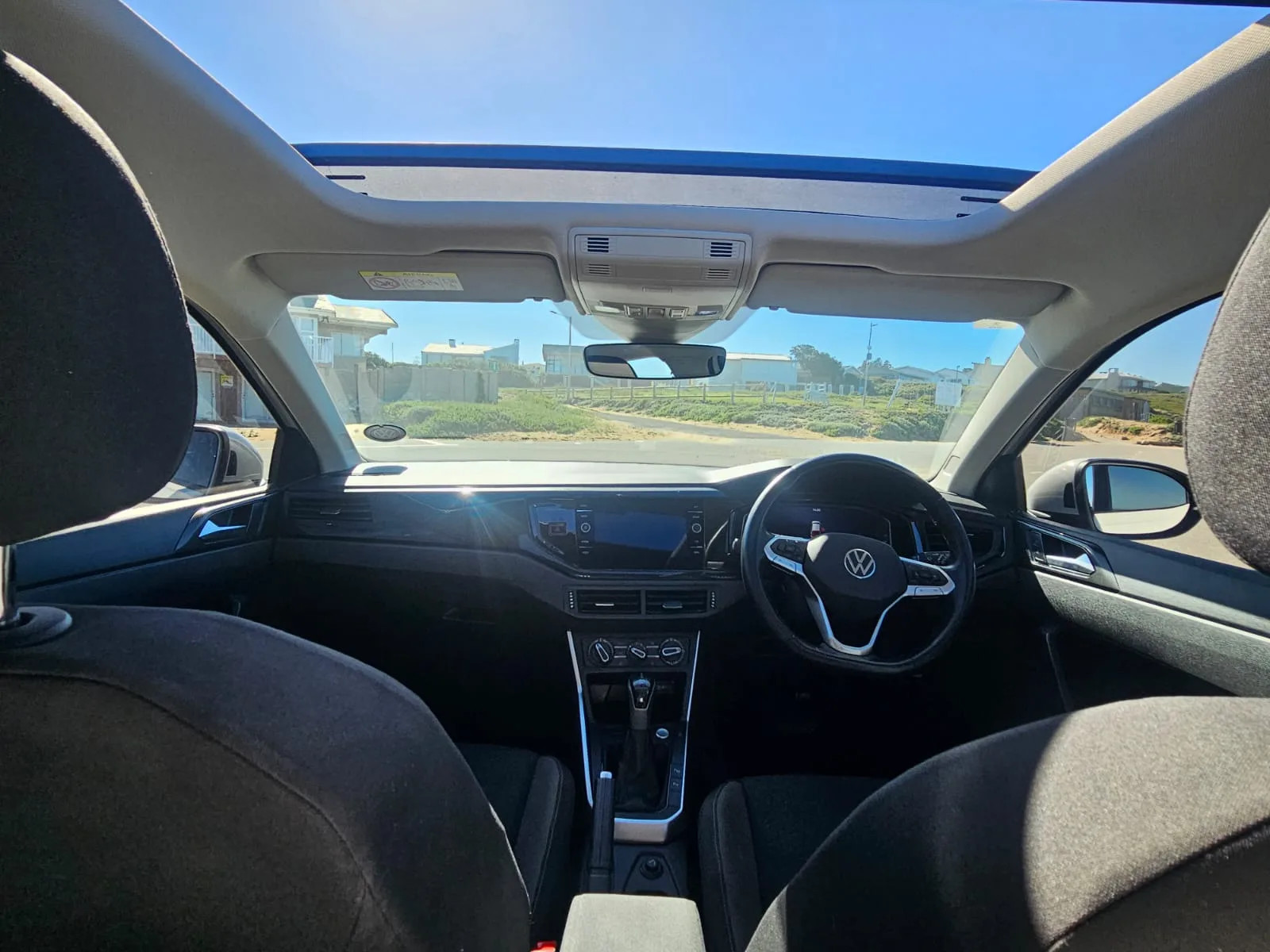 Volkswagen Taigo 2022 - dashboard photo 5