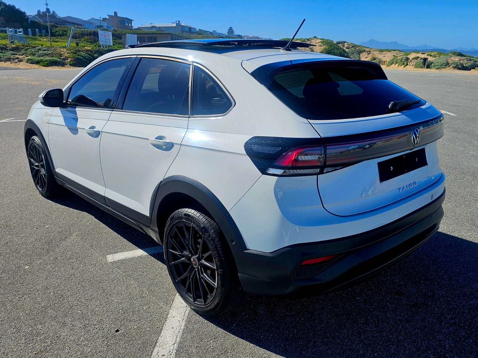 Volkswagen Taigo 2022 - rear-left photo 4