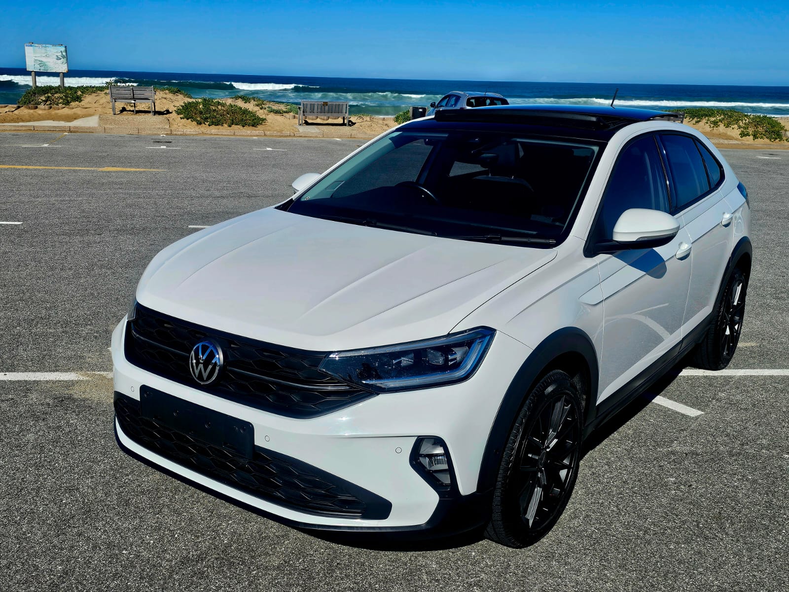 Volkswagen Taigo 2022 - front-right photo 2