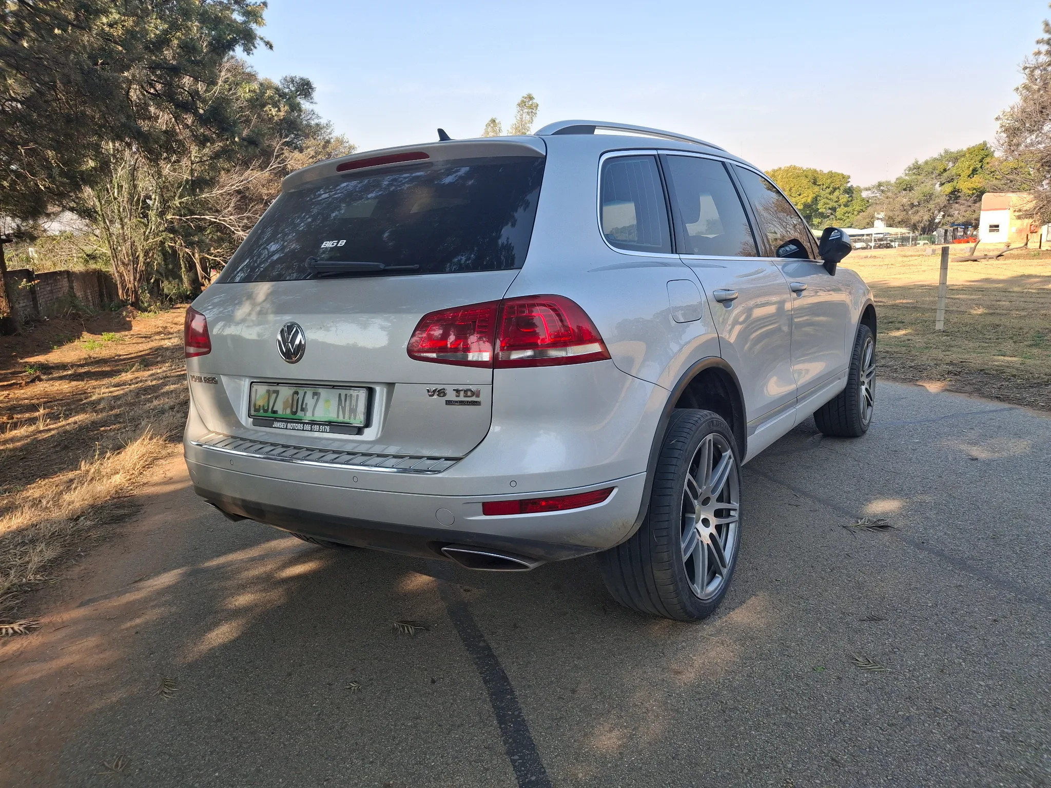 Volkswagen Touareg 2013 - rear-left photo 3