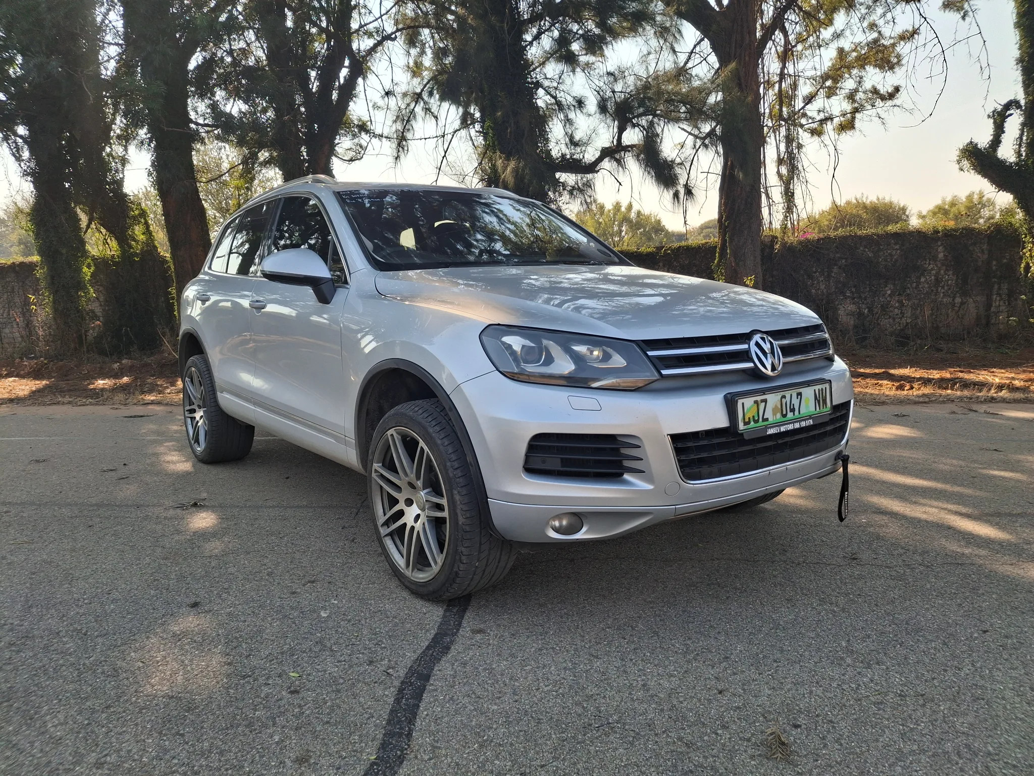 Volkswagen Touareg 2013 - front-right photo 2