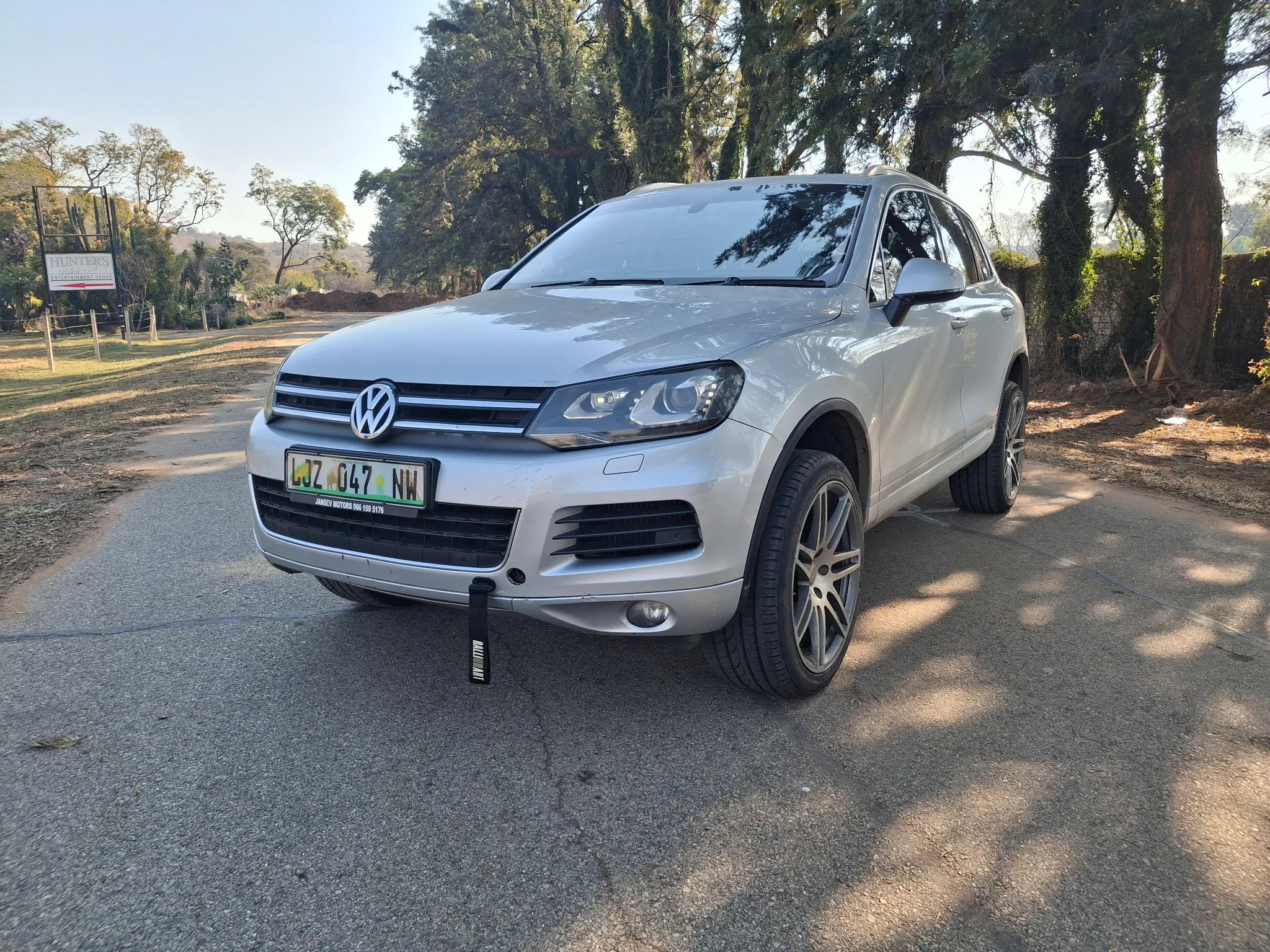 Volkswagen Touareg 2013 - front-left photo 1