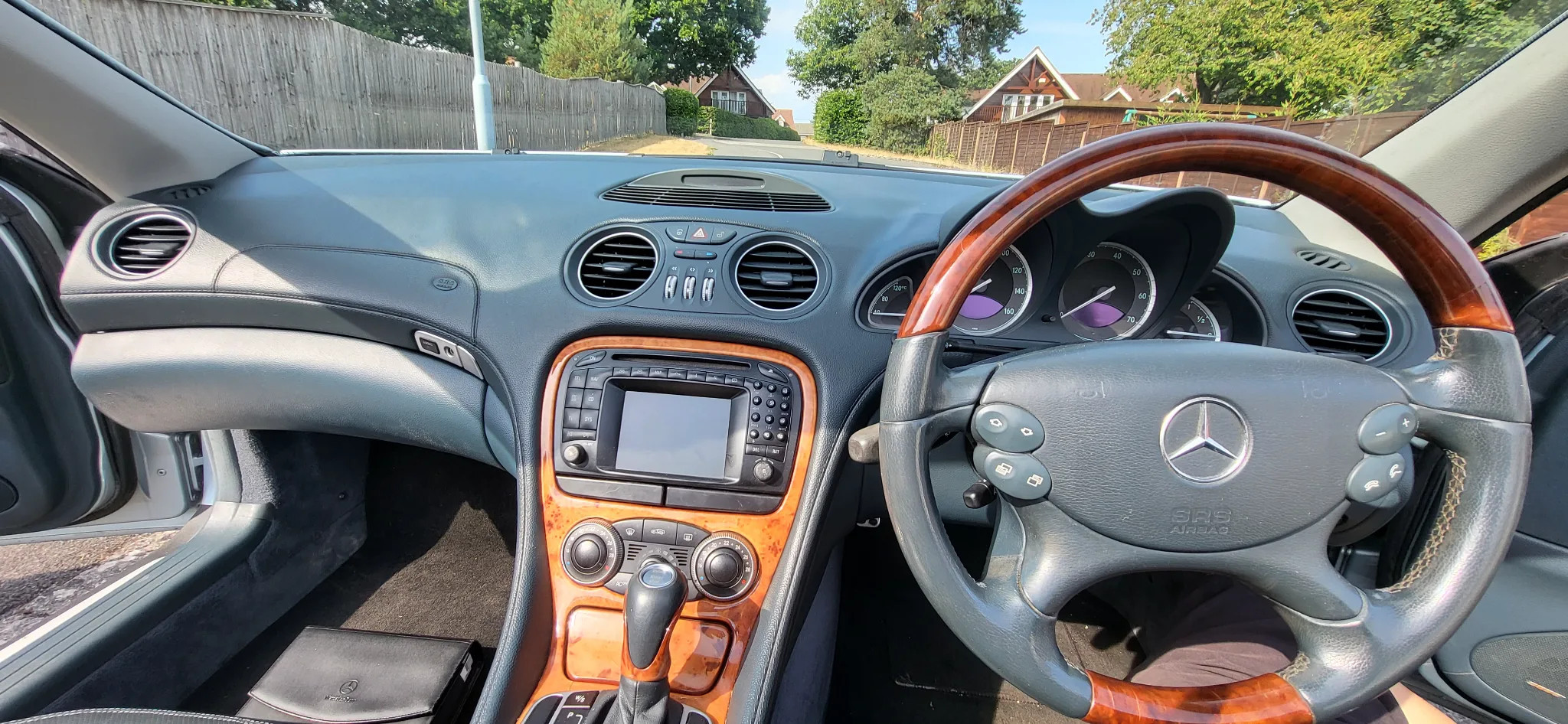 MERCEDES SL 2003 - dashboard photo 5
