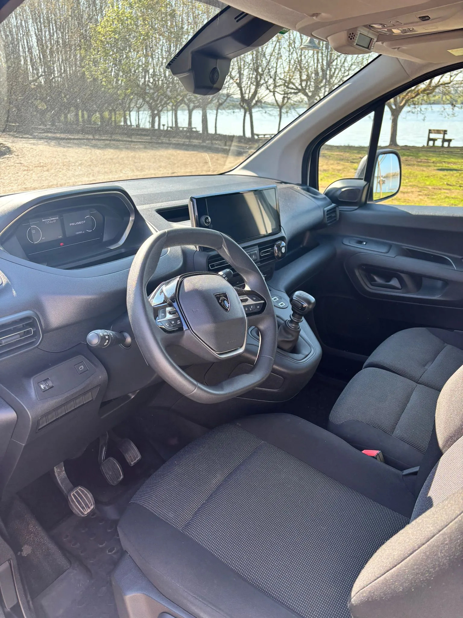 Peugeot Partner 2024 - driver-seat photo 7