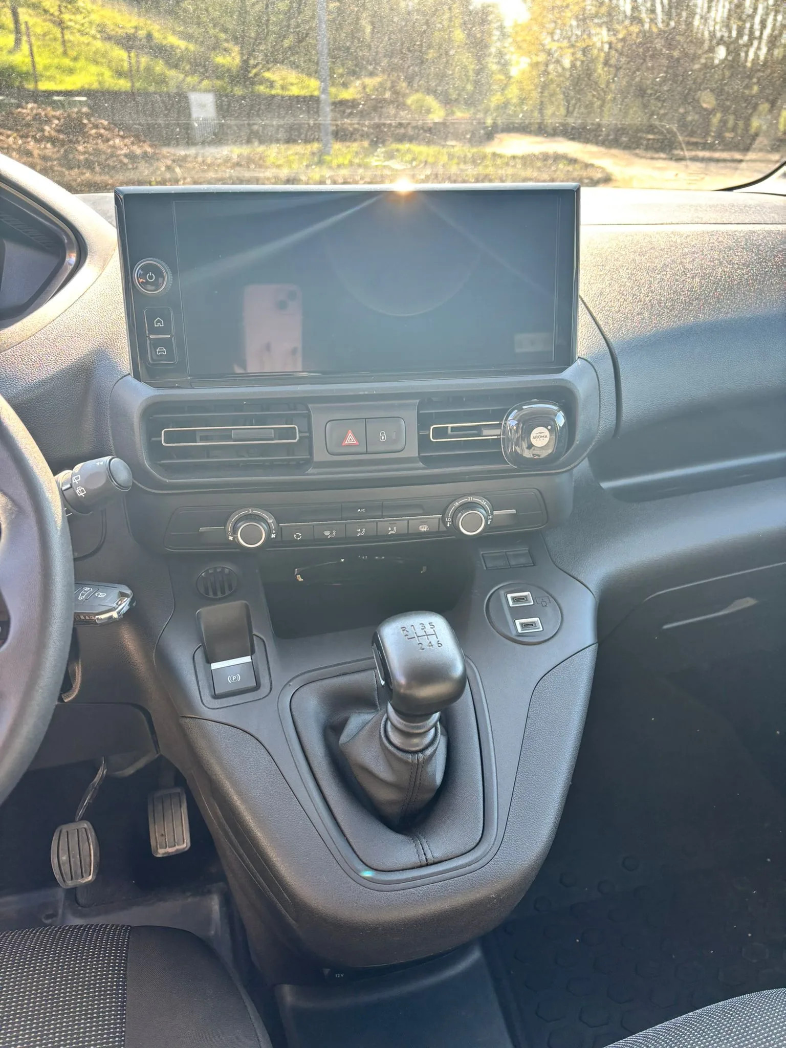 Peugeot Partner 2024 - dashboard photo 10