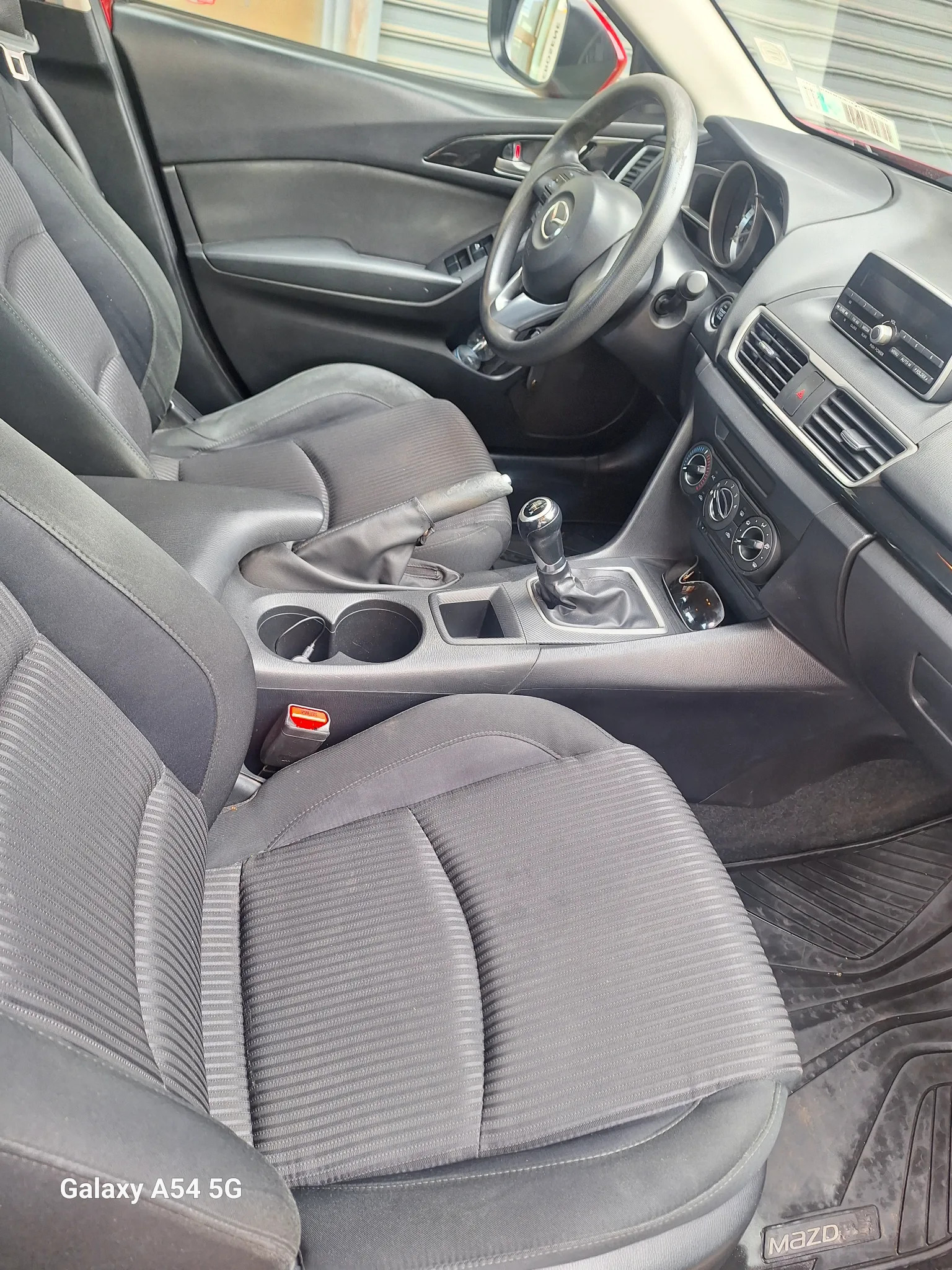 Mazda Mazda3 2016 - driver-seat photo 2