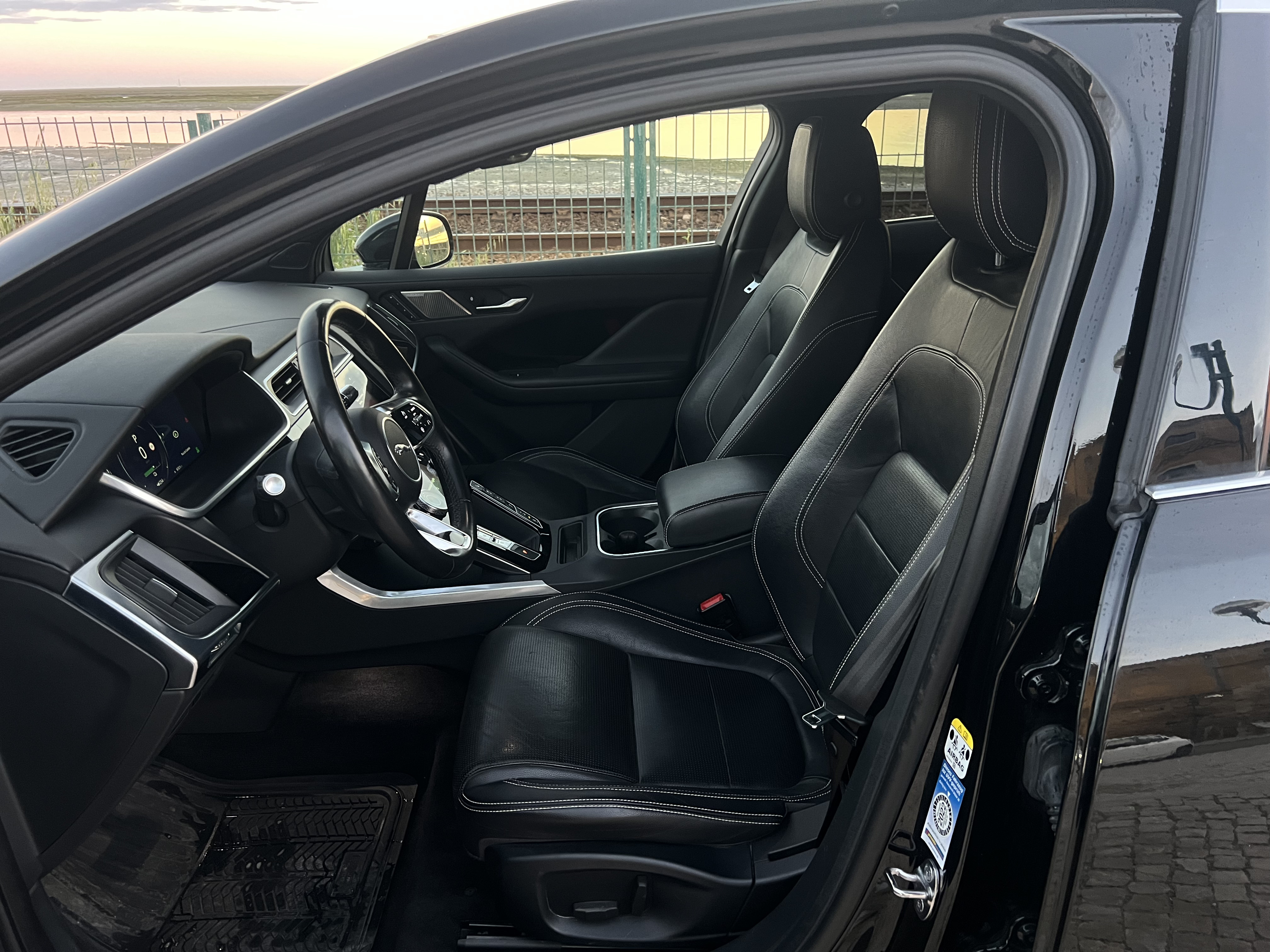 Jaguar I-Pace 2019 - driver-seat photo 3