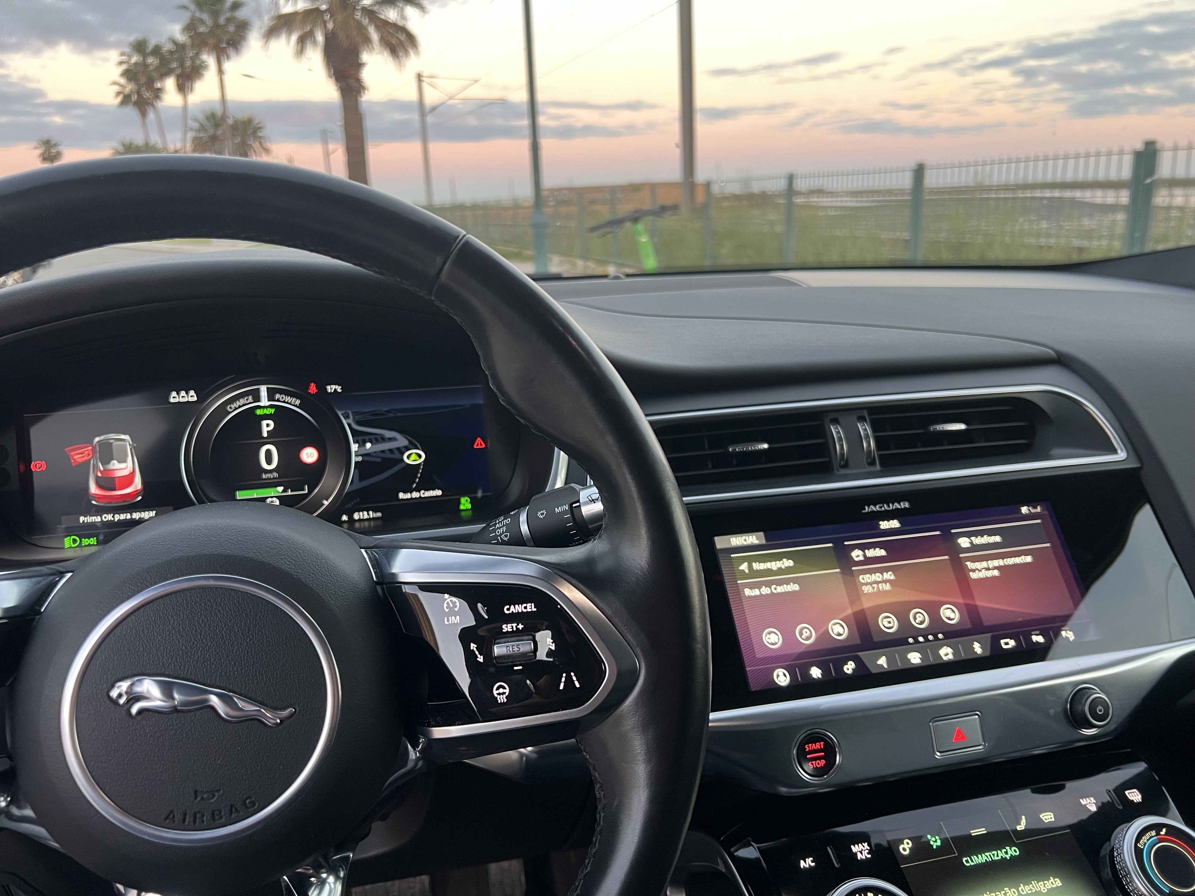Jaguar I-Pace 2019 - driver-seat photo 2