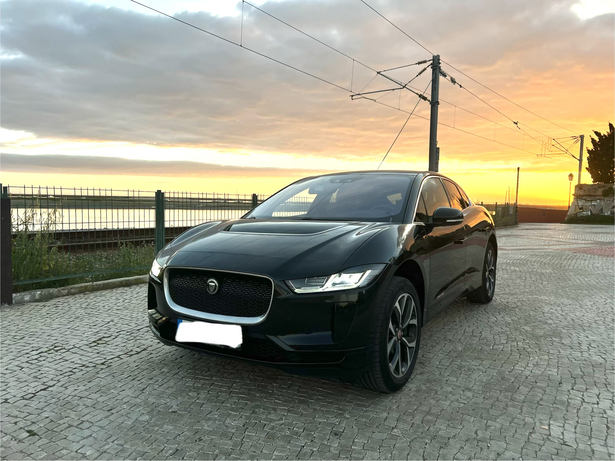Jaguar I-Pace 2019 - front-left photo 1