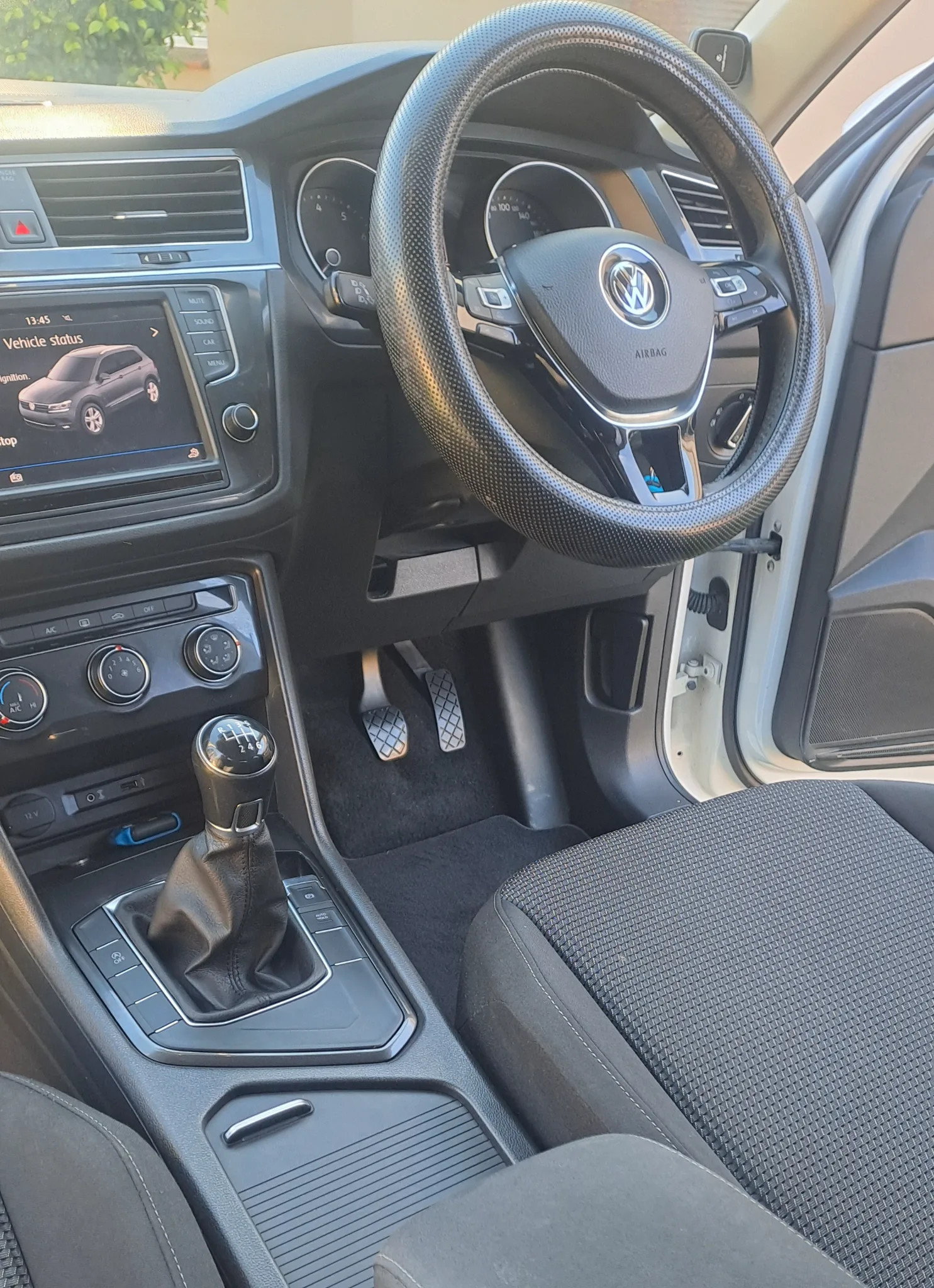 Volkswagen Tiguan 2017 - driver-seat photo 4