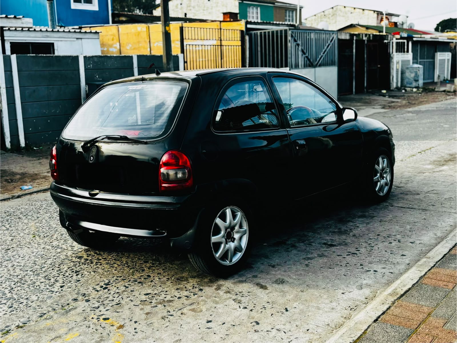 Opel Corsa 1998 - rear-right photo 4