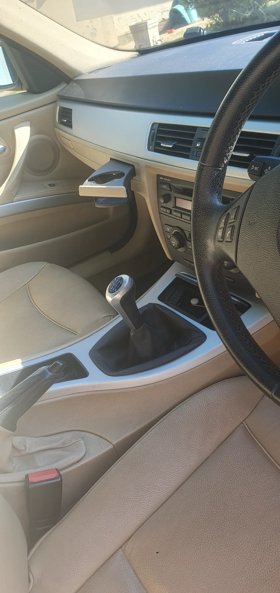 BMW 3 Series 2006 - driver-seat photo 4