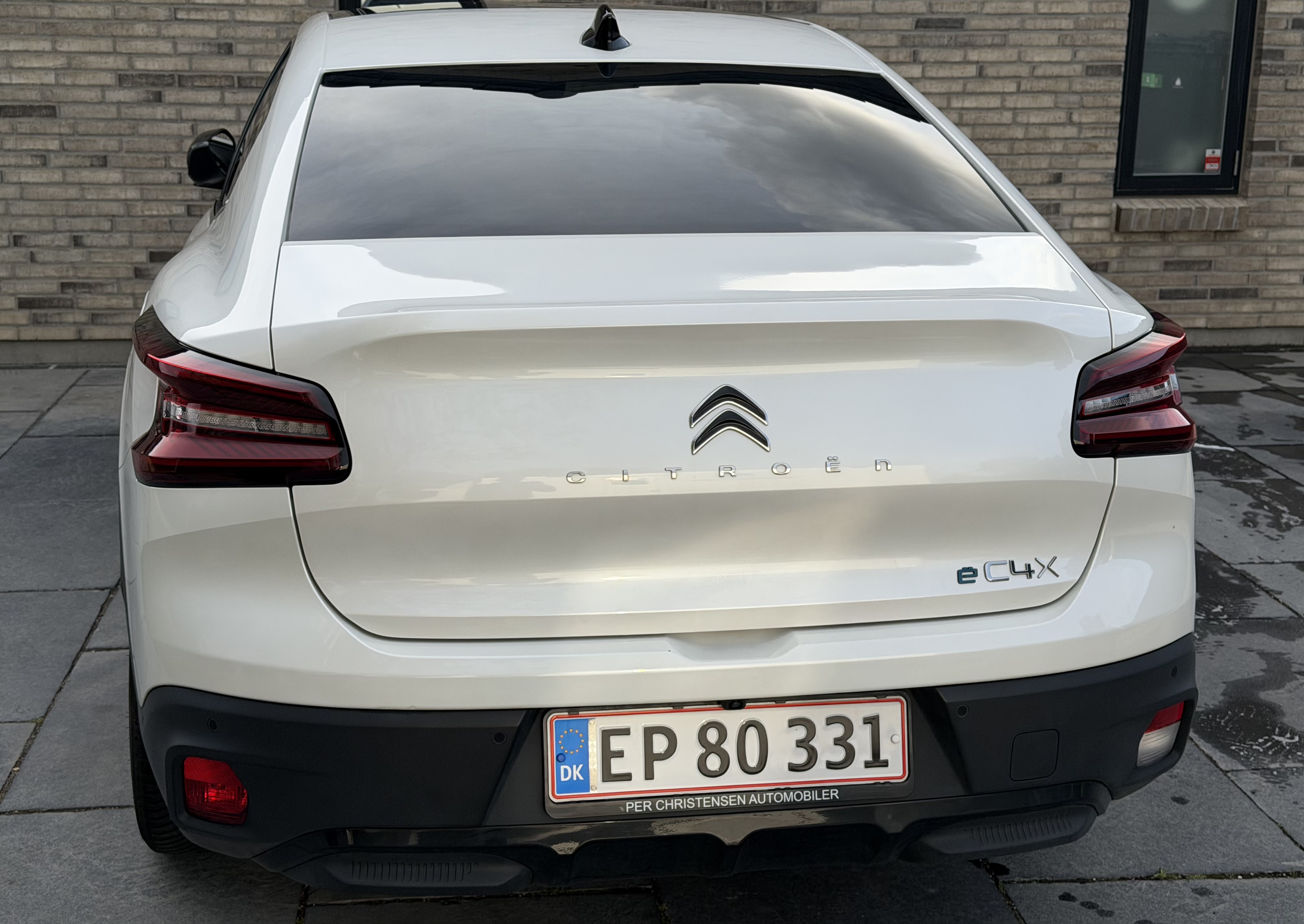 Citroën ë-C4 X 2023 - rear-right photo 4