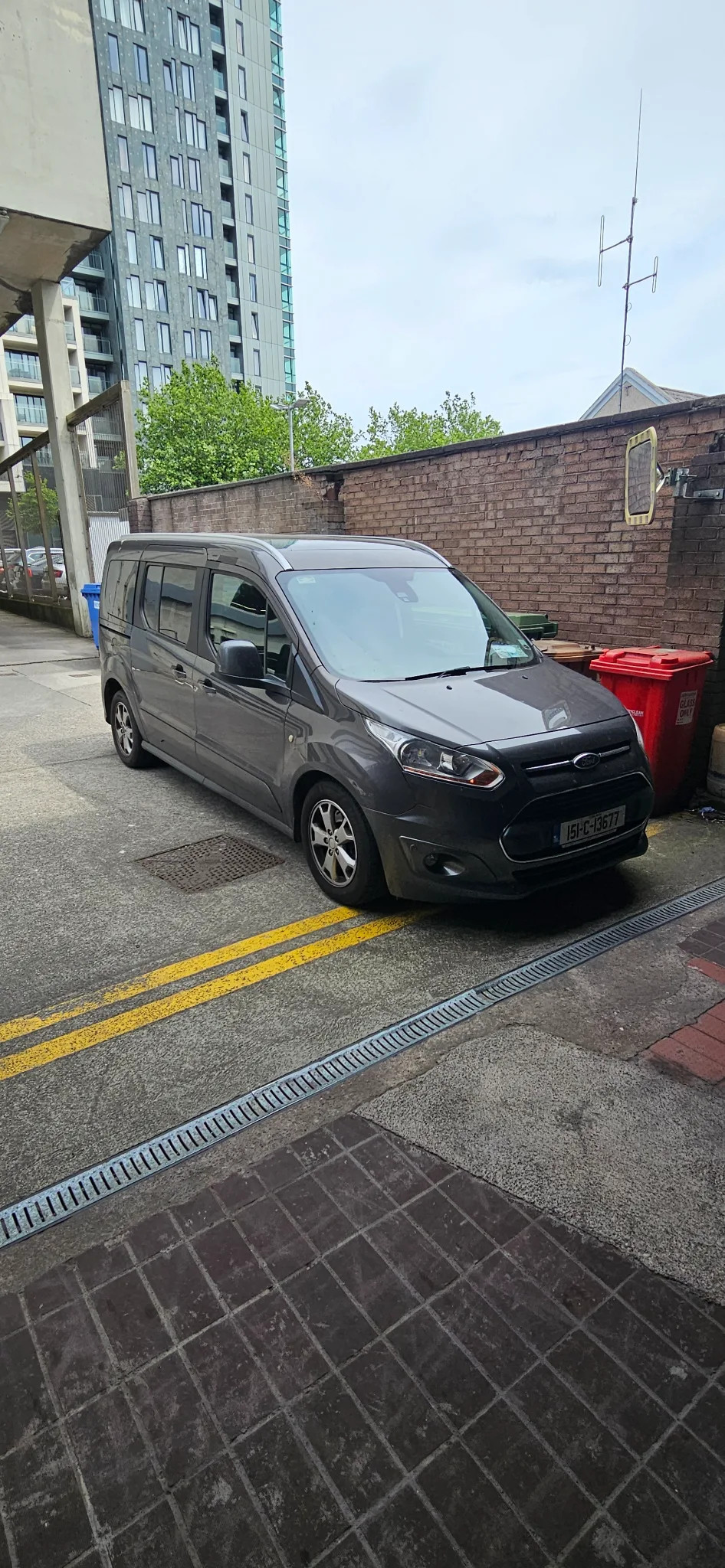 Ford Tourneo Grand Connect 2015 - front-right photo 1