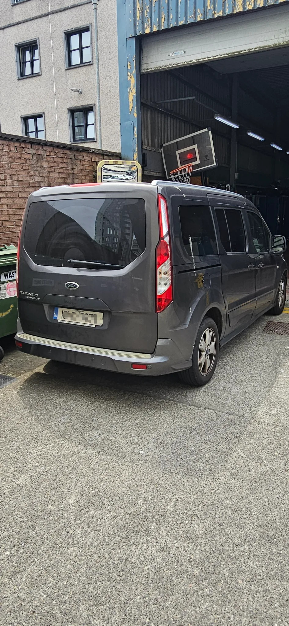 Ford Tourneo Grand Connect 2015 - rear-right photo 3