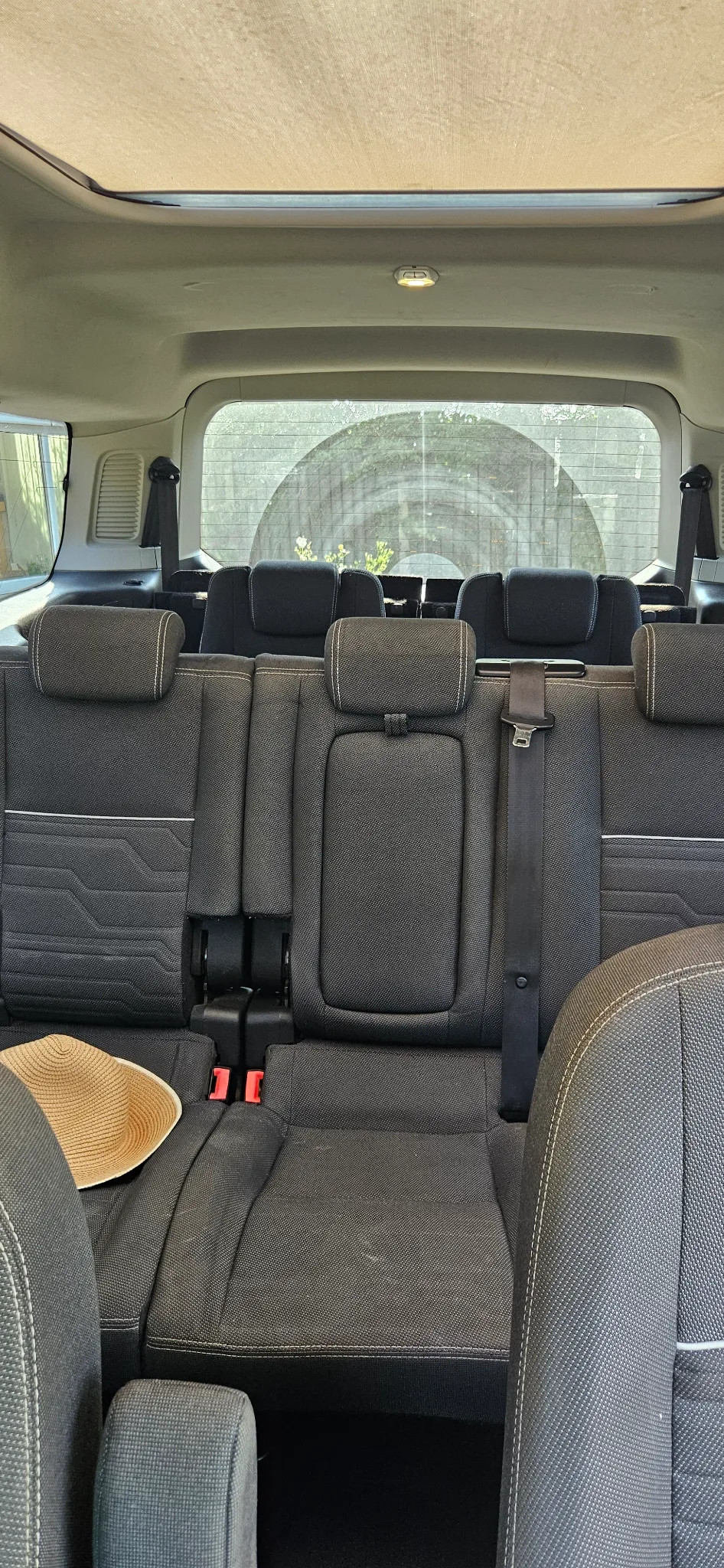 Ford Tourneo Grand Connect 2015 - rear-seats photo 4