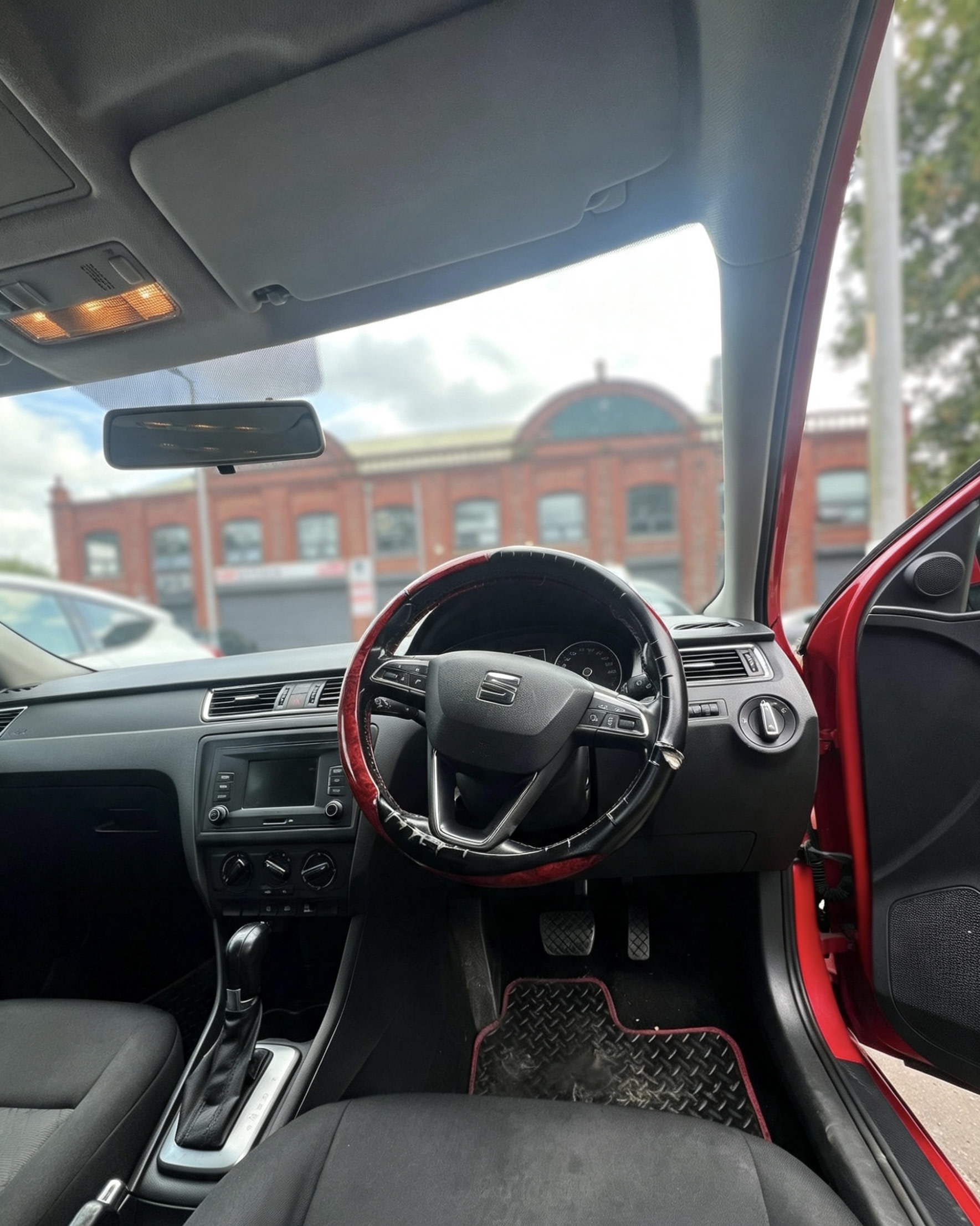 SEAT TOLEDO 2016 - driver-seat photo 4