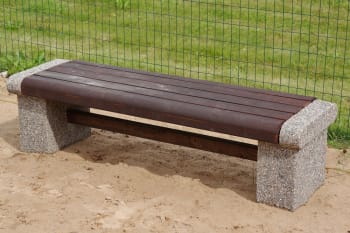 Benk m/betongfundament