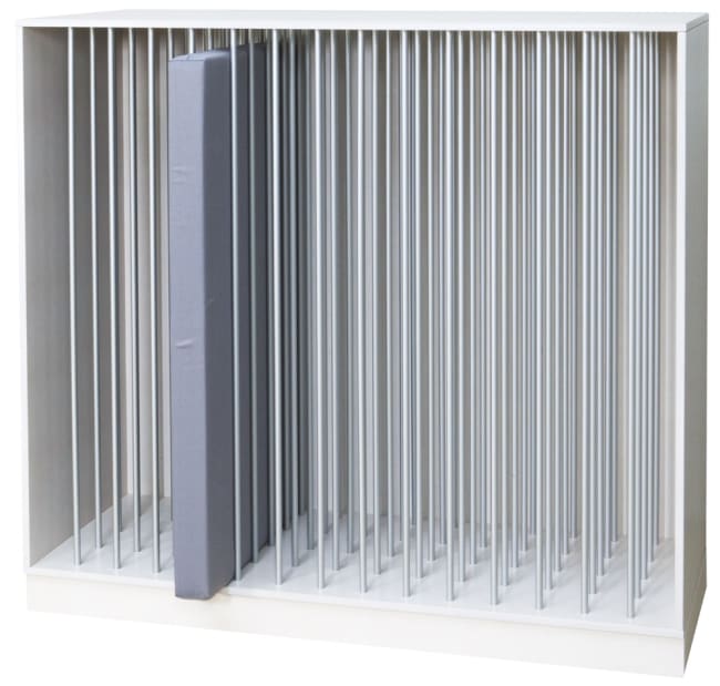 Madrasskap med plass til 15 madrasser.