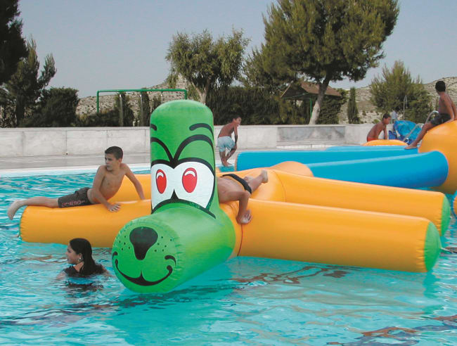 Stor oppblåsbar hund  600x400x60/120 cm