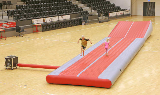 Air-Track 12x3,5x0,5 meter  inkl. vogn og pumpe