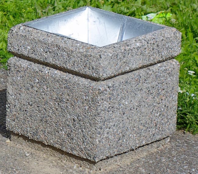 Betong søppelkasse