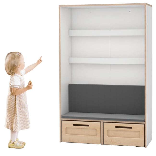 Nea bokseksjon med sofa og oppbevaringskasser