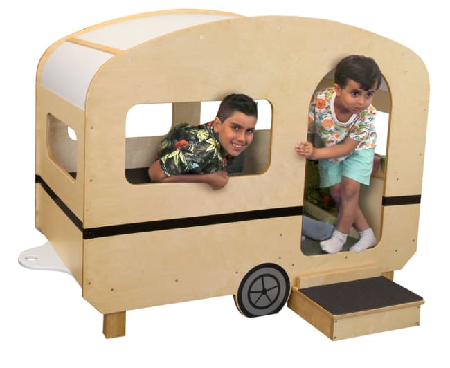 Stor campingvogn i tre