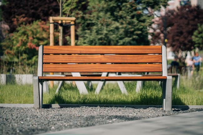 BEVEL stor benk med rygg