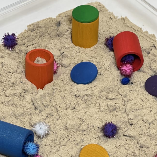 Sansestund rundt bordet– Sansepakke for felles opplevelser og utforsking