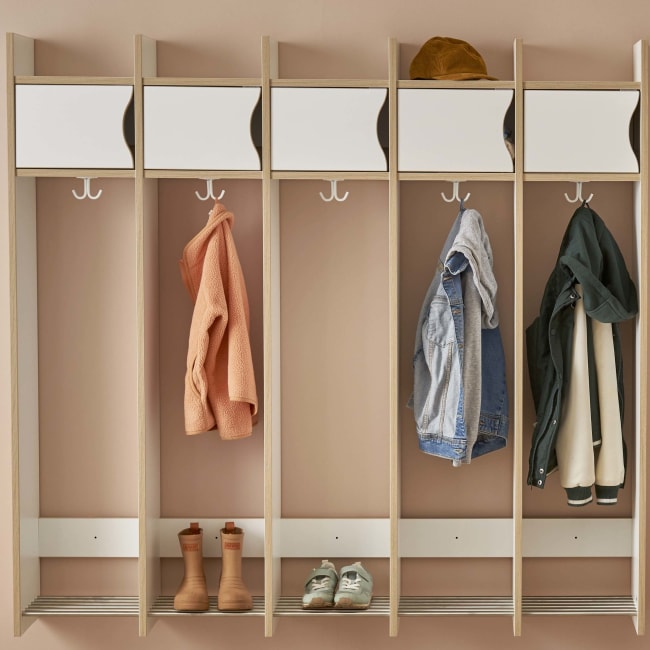 Norden 28 garderobe vegghengt uten benk