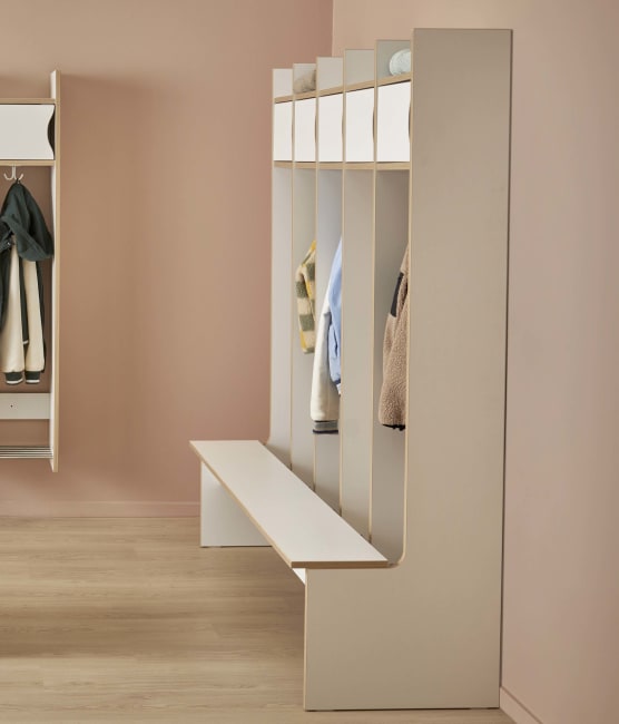 Norden 28 garderobe gulvmodell med benk