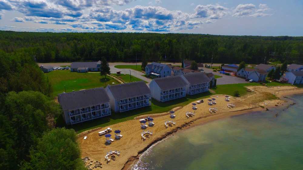 Clearwater Lakeshore Motel | Michigan