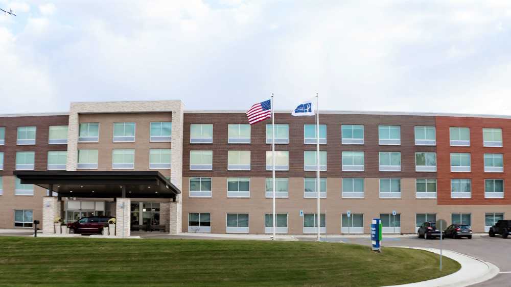 Holiday Inn Express & Suites Brighton Michigan