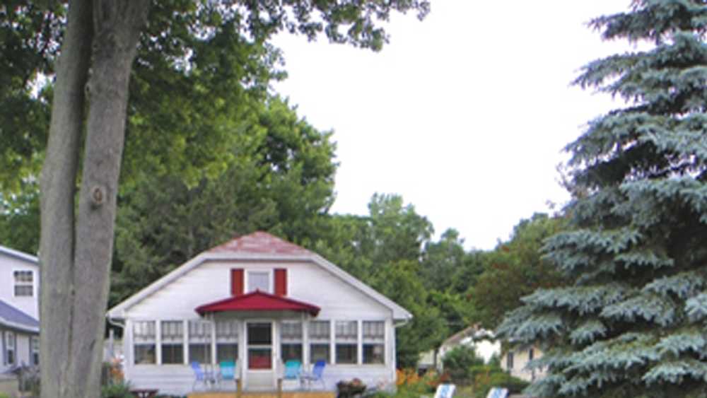 Cozy Cottage On Bostwick Lake Michigan