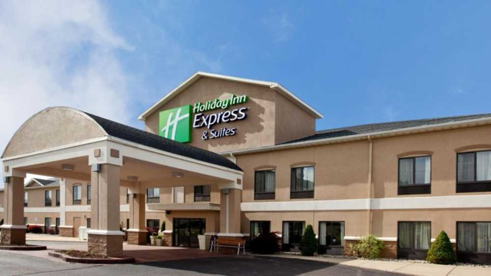 Holiday Inn Express & Suites Three Rivers Michigan