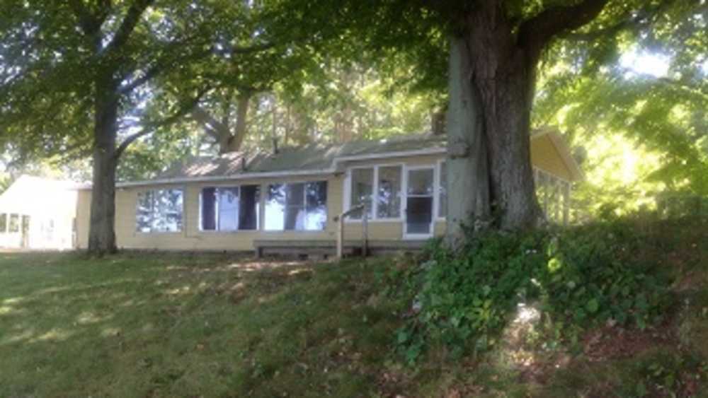Lakefront Cottage Halls Lake Michigan