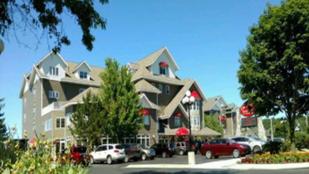 Cherry Tree Inn & Suites Michigan
