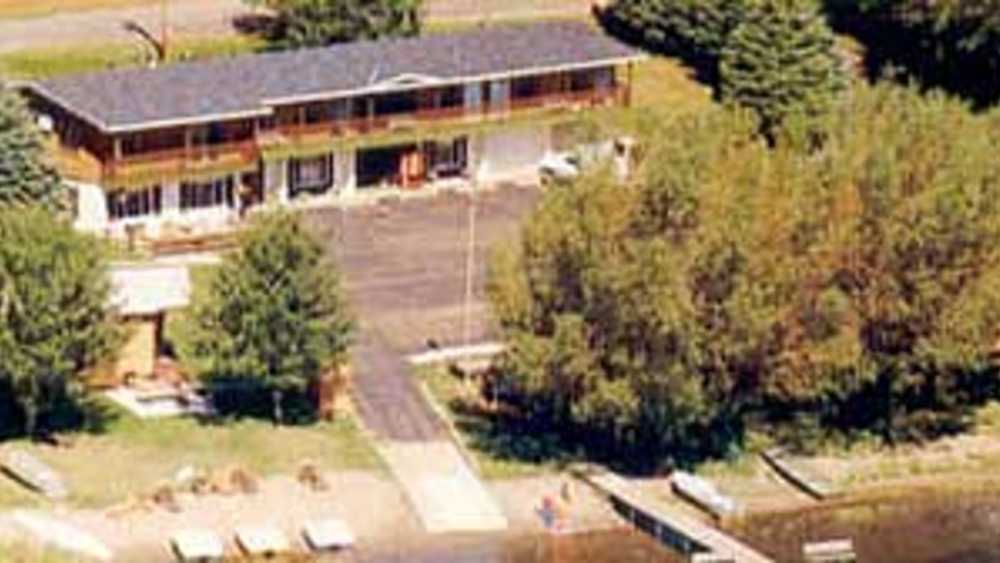 Lakeshore Motel on Beautiful Ice Lake Michigan