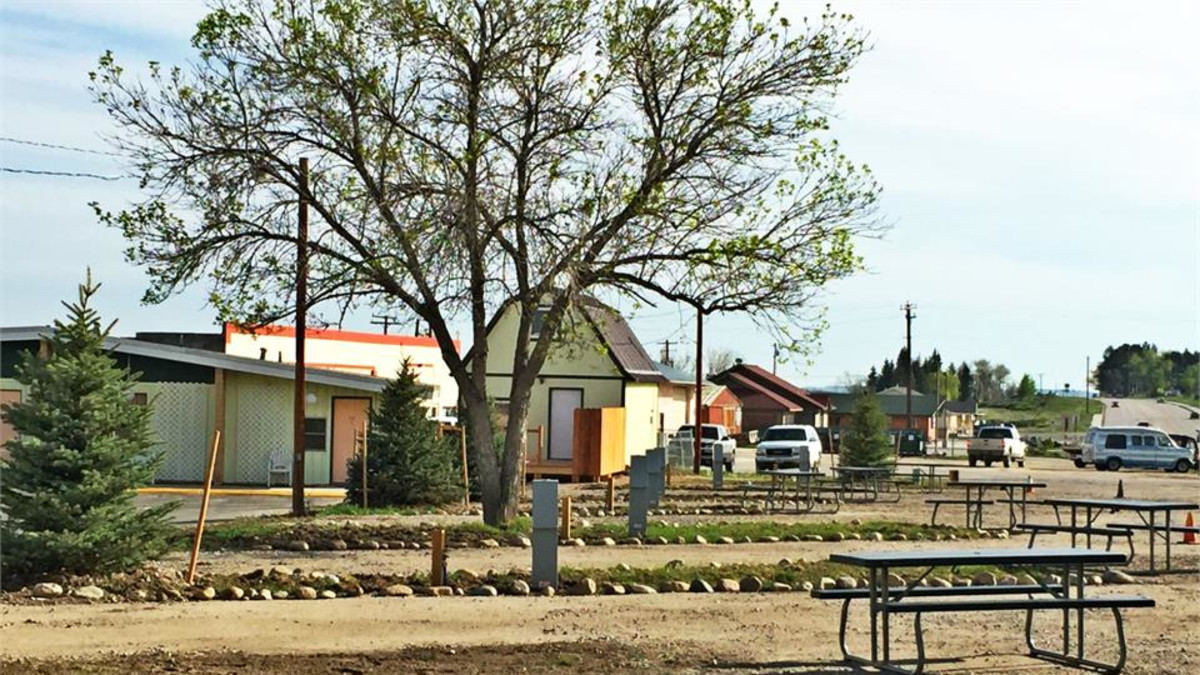 Holiday Lodge, Motel & Campground Lander Travel Wyoming. That's WY