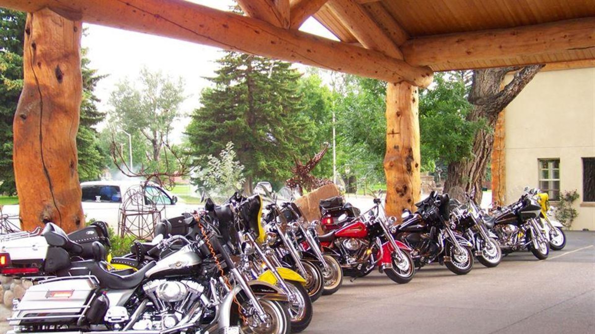 Moose Creek Lodge & Suites Cody Travel Wyoming. That's WY